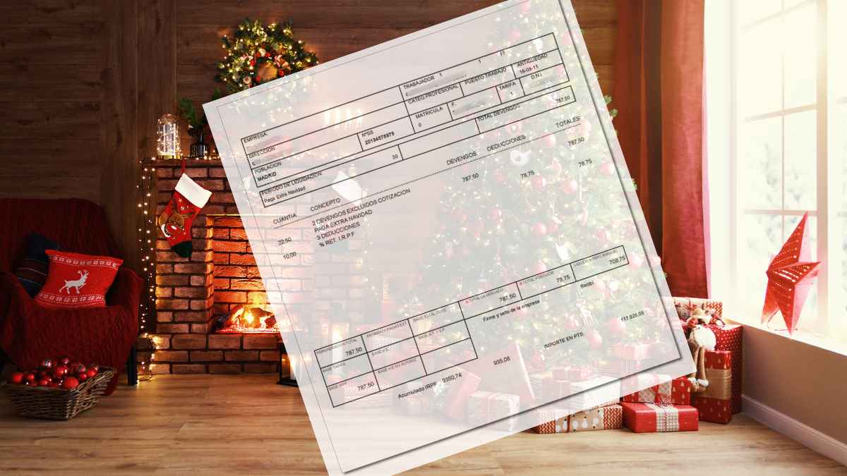 Nómina de paga extra sobre un fondo navideño junto a chimenea y árbol de Navidad.