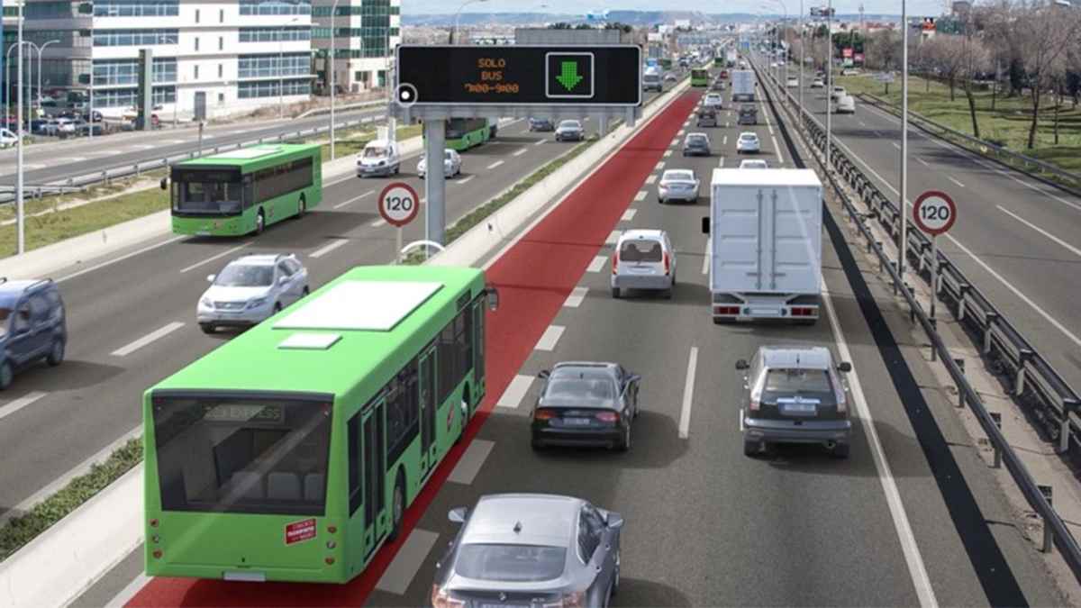 Carril Bus-VAO de la A-2 en Madrid con restricción a vehículos con un solo ocupante según la DGT.