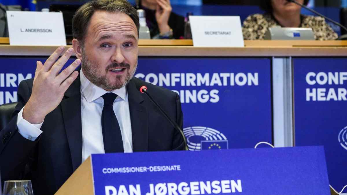 Dan Jorgensen presenta en el Parlamento Europeo el plan de la UE para abaratar la vivienda.