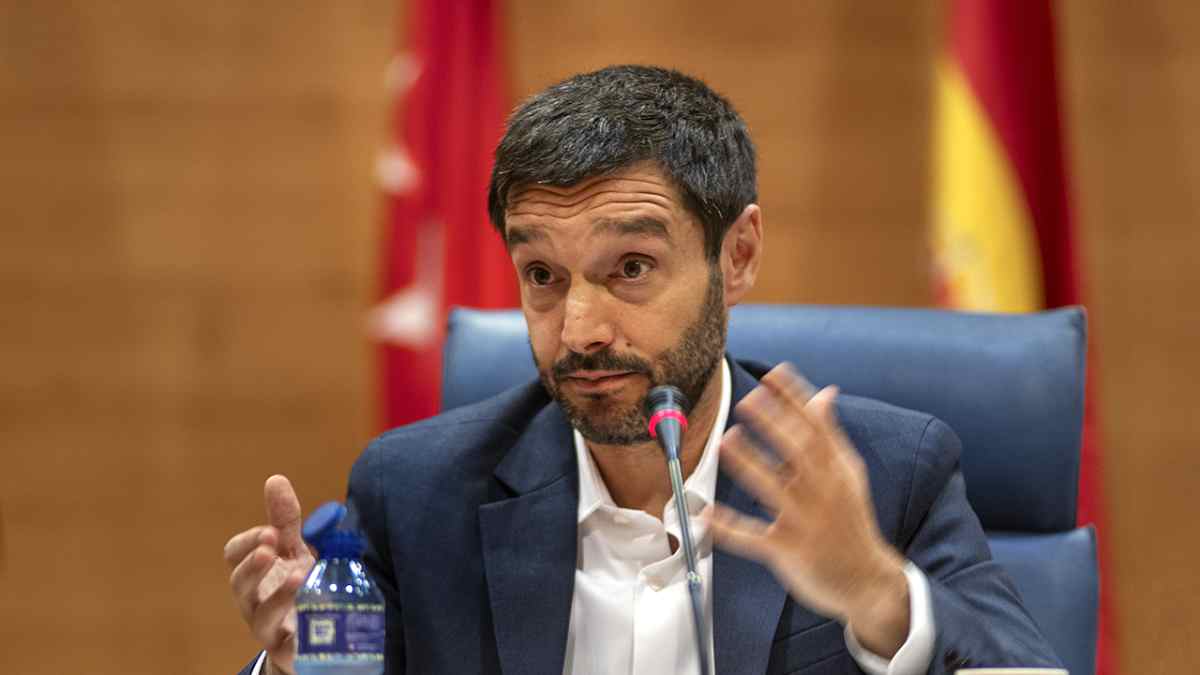 Pablo Bustinduy en rueda de prensa durante debate sobre subidas del alquiler en España en 2026.