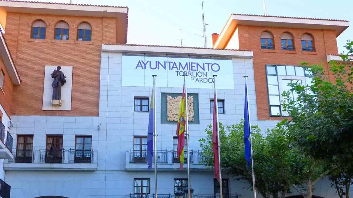 Ayuntamiento de Torrejón de Ardoz, organismo que concede las ayudas sociales municipales para familias vulnerables