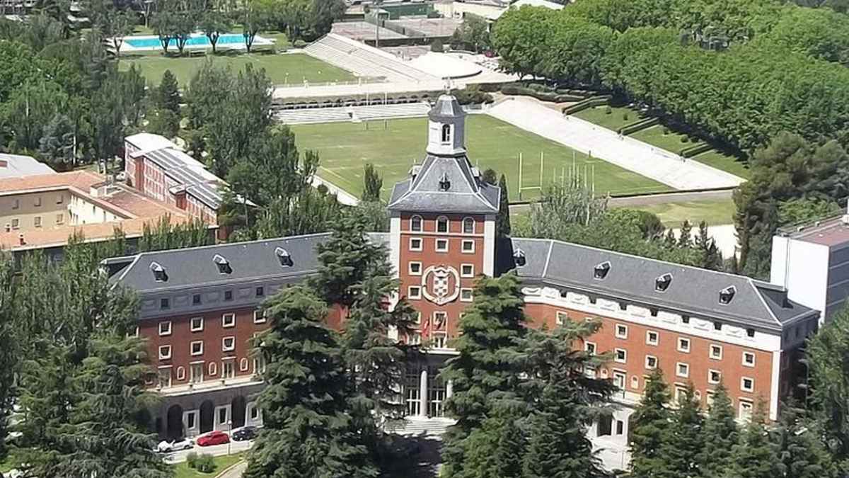 Edificio de la Universidad Complutense de Madrid para las becas de Colegios Mayores 2025-2026.