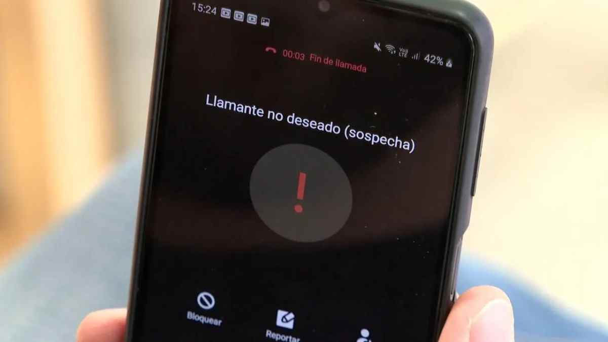 Llamada comercial no deseada bloqueada en un teléfono móvil tras la nueva ley publicada en el BOE.
