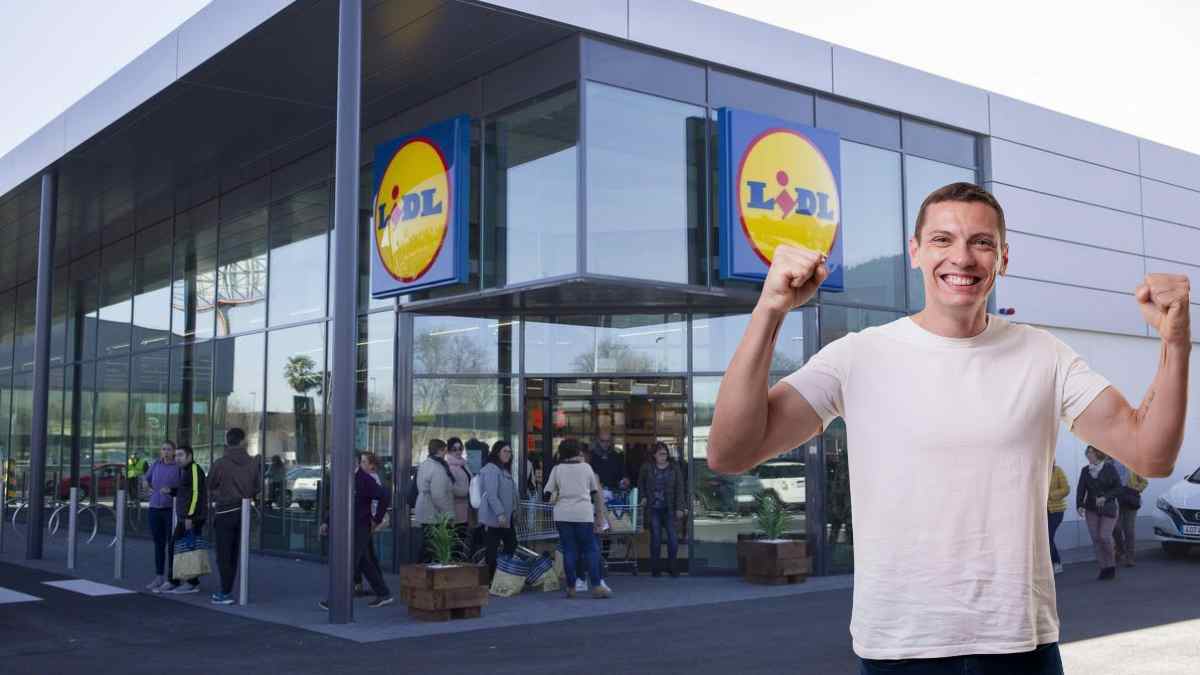 Personas entrando a un supermercado Lidl con afluencia constante y un cliente mostrando entusiasmo en primer plano.