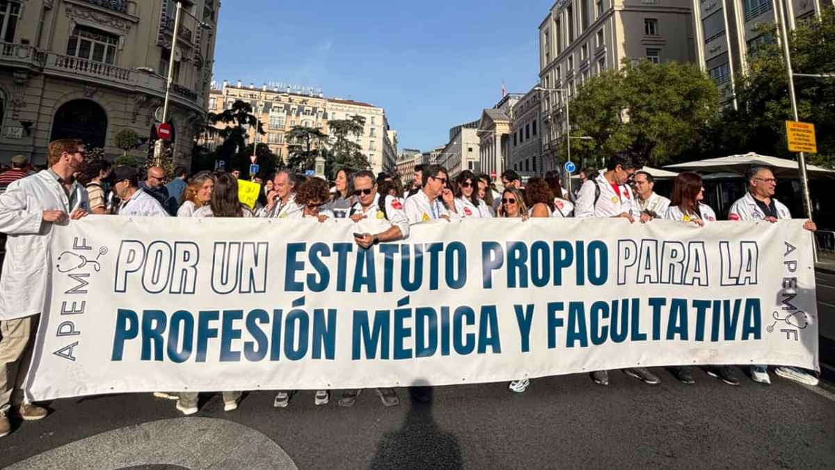 Manifestación de médicos en Madrid reclamando un Estatuto propio para la profesión médica y facultativa