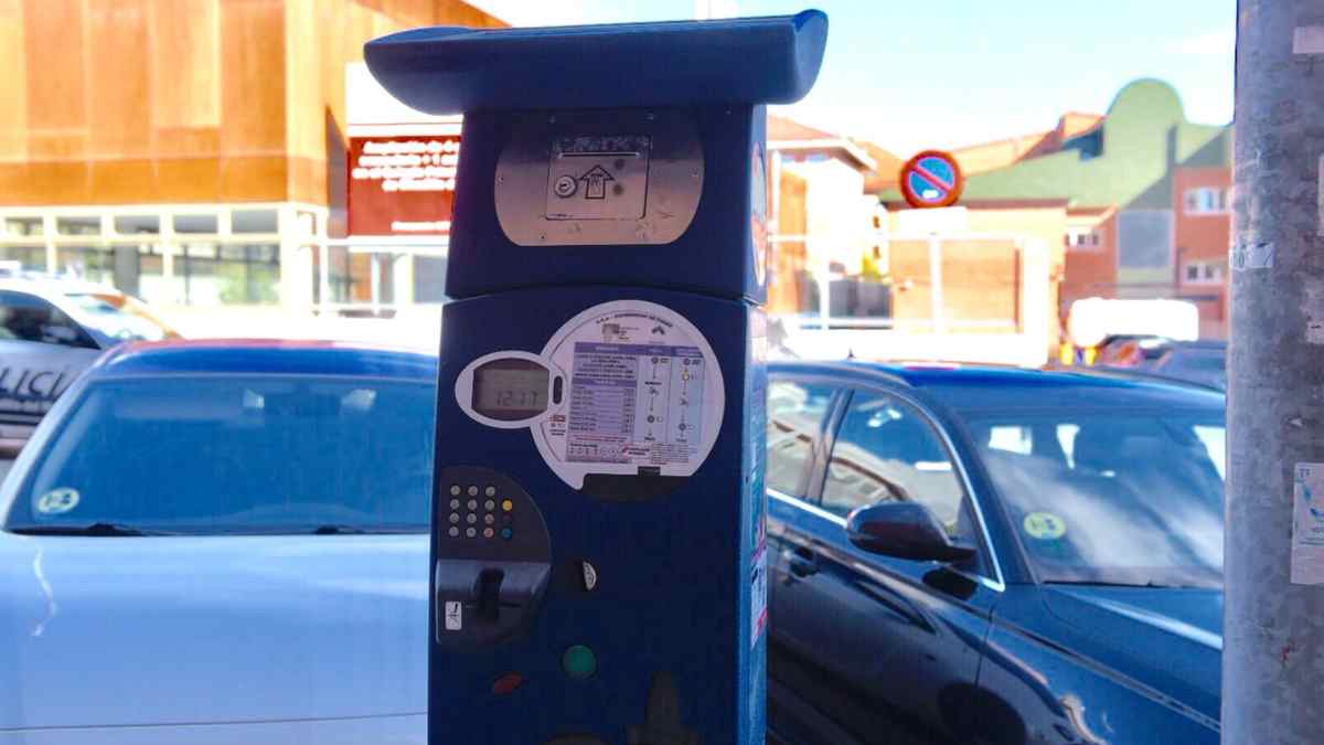 Parquímetro en el paseo de Madrid para la nueva zona azul desde enero.