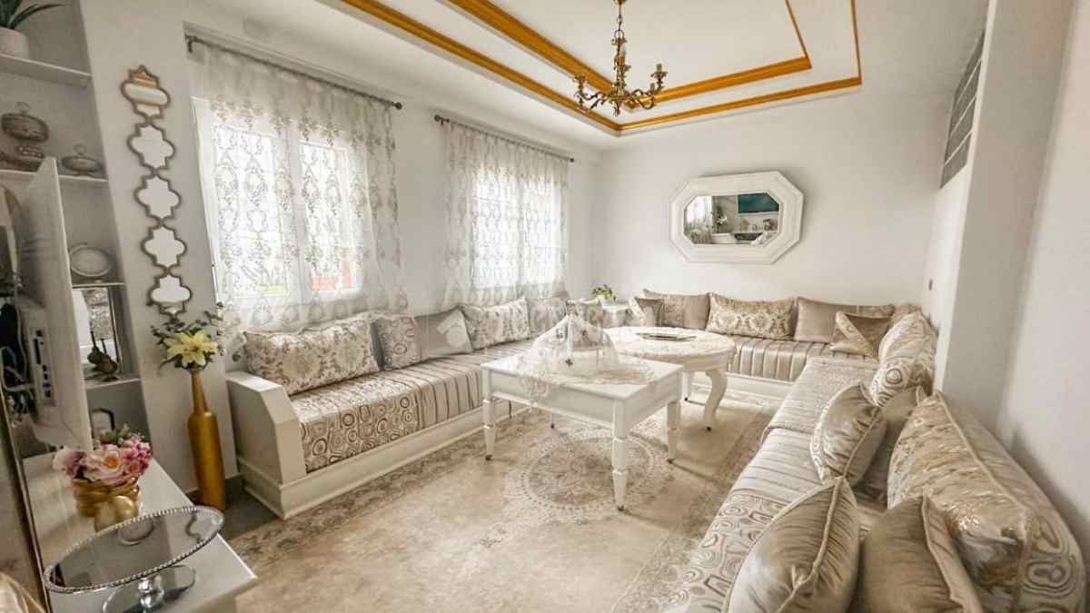 salon luminoso reformado en piso de lujo en parla centro.