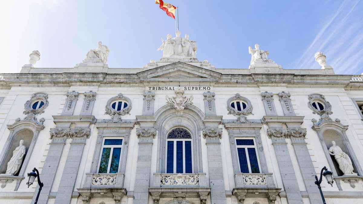 Fachada del Tribunal Supremo en Madrid tras el aviso sobre la responsabilidad de los bancos en transferencias.