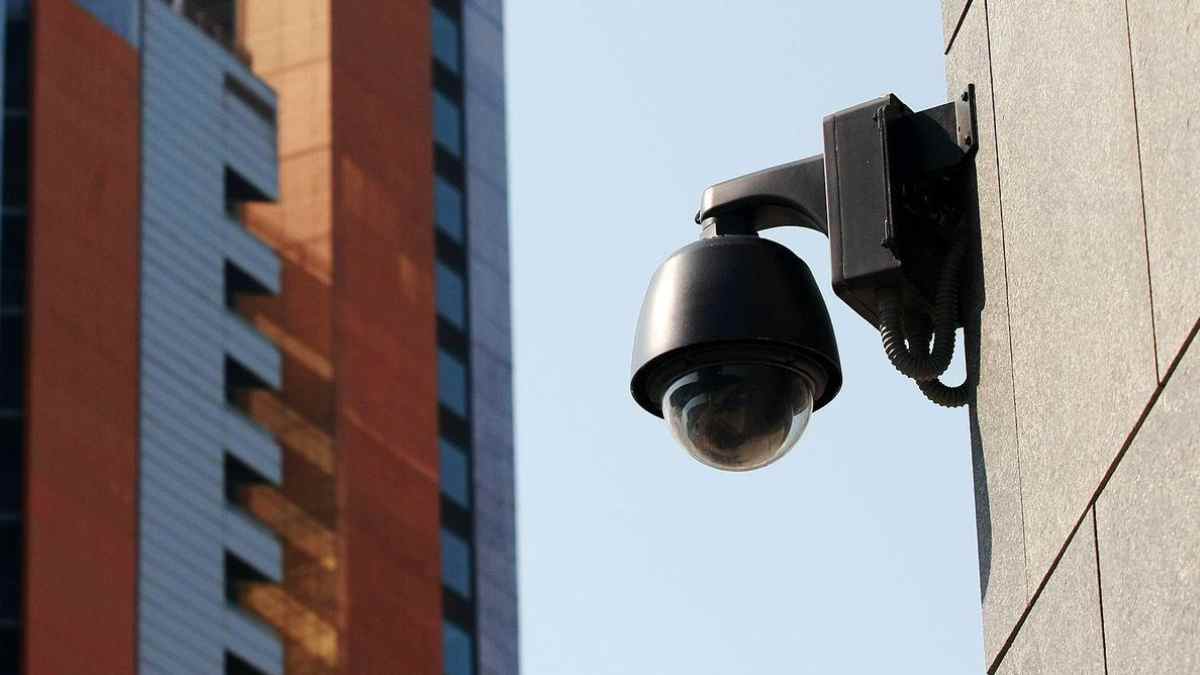Cámara de videovigilancia instalada en Madrid dentro del plan municipal de seguridad