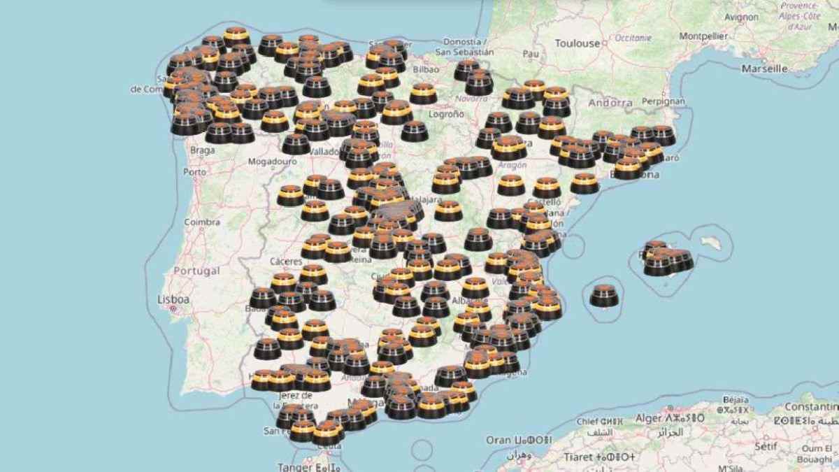 Mapa de España con la ubicación de balizas V-16 activas visibles en los mapas de tráfico