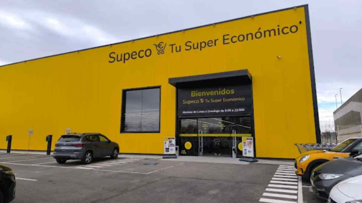 Fachada del nuevo supermercado Supeco de Carrefour en Madrid