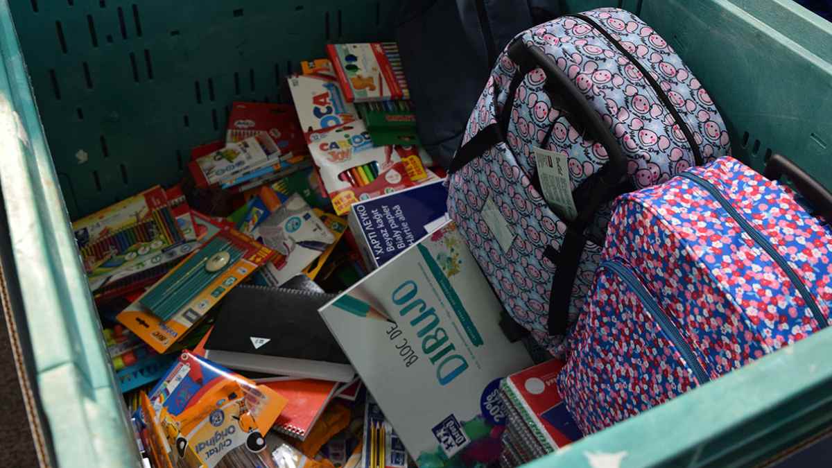 Material escolar y mochilas utilizados para deducir gastos educativos en el IRPF de la Comunidad de Madrid