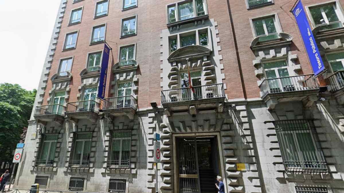 Fachada del Tesoro Público en Madrid, organismo que convoca la nueva subasta para canalizar excedentes de caja