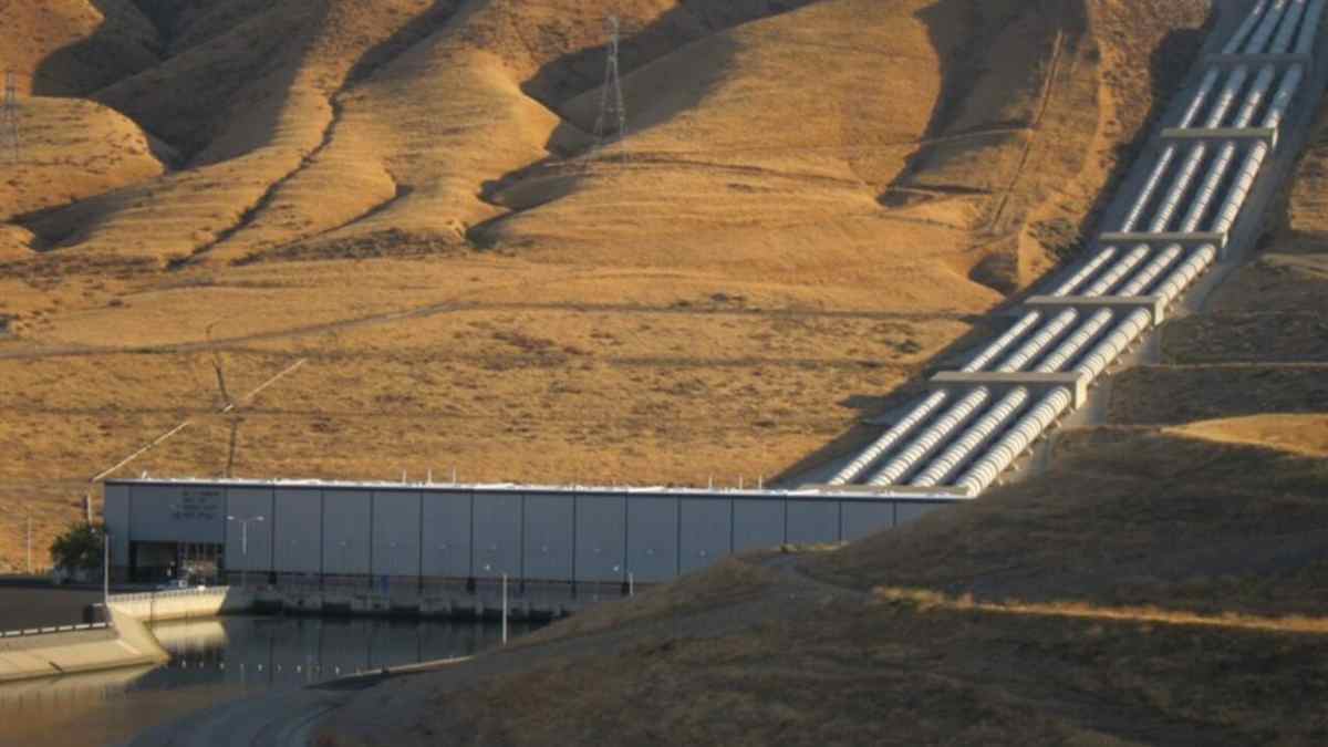 Infraestructura hidráulica en California para transportar agua durante la sequía prolongada