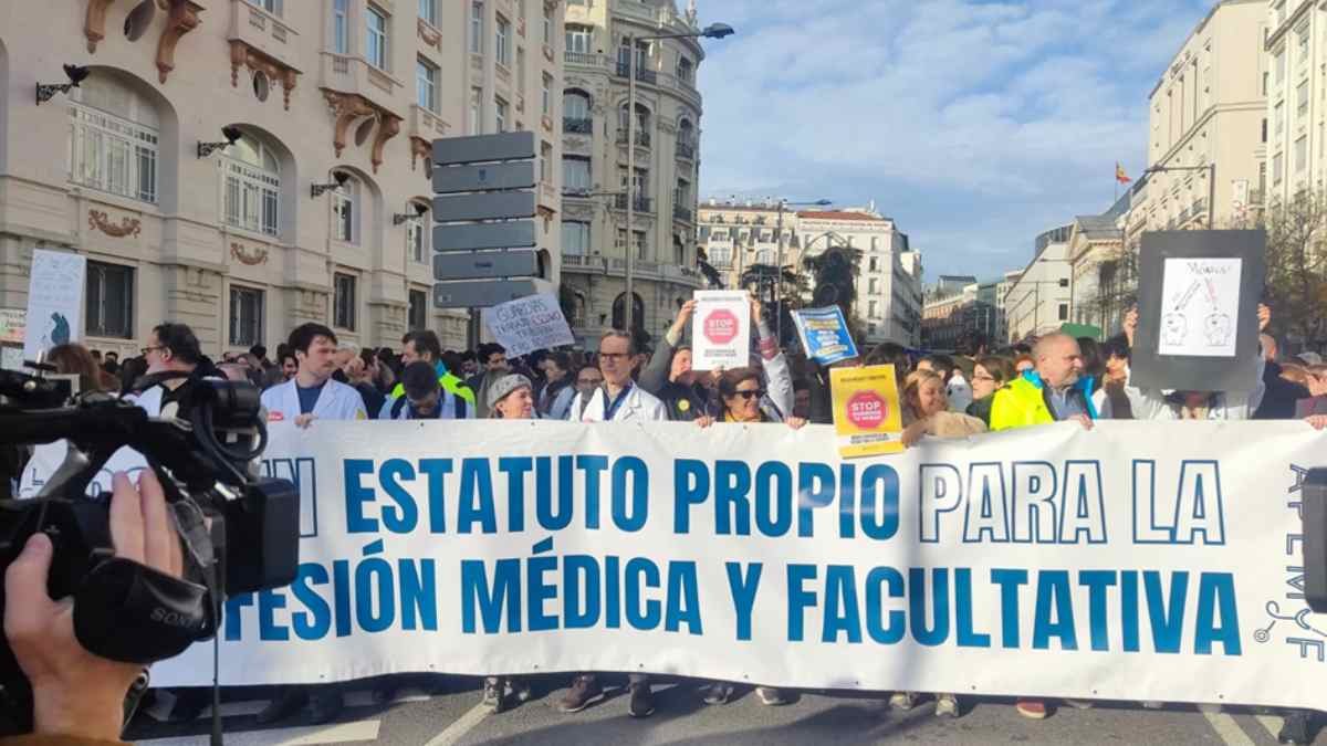 Manifestación de médicos en Madrid reclamando un estatuto propio y mejoras laborales