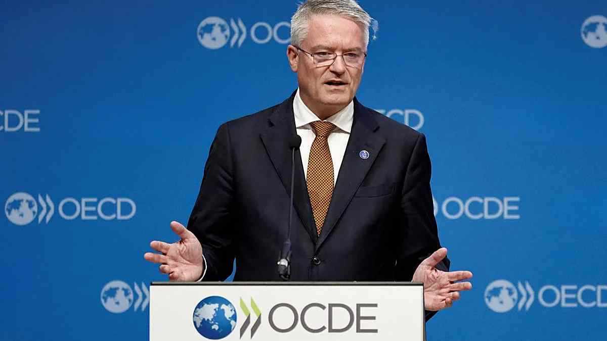 Representante de la OCDE durante una comparecencia sobre la reforma del subsidio para mayores de 52 años