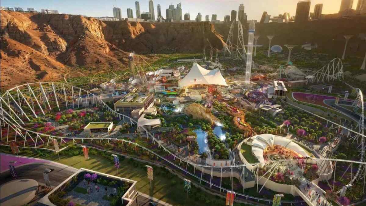 Vista aérea del parque de atracciones Six Flags Qiddiya City con montañas rusas y atracciones extremas en Arabia Saudí.