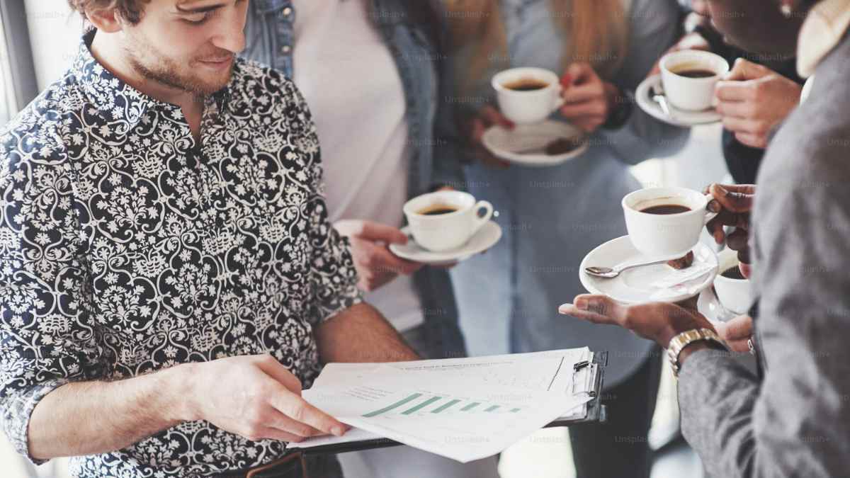Trabajadores durante la pausa del café en la jornada laboral