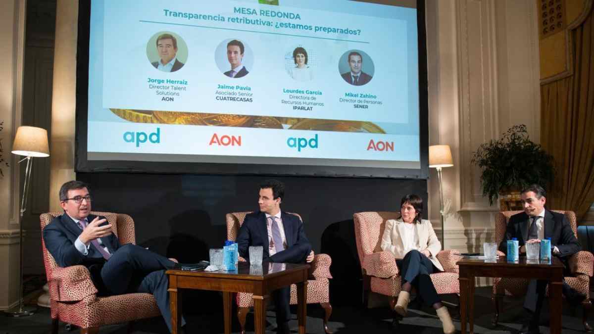 Mesa redonda sobre transparencia salarial y derecho de los trabajadores a conocer el sueldo medio en España