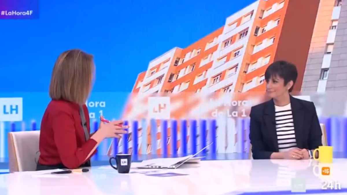 La ministra de Vivienda durante una entrevista en televisión sobre el artículo 155 y la intervención de Madrid