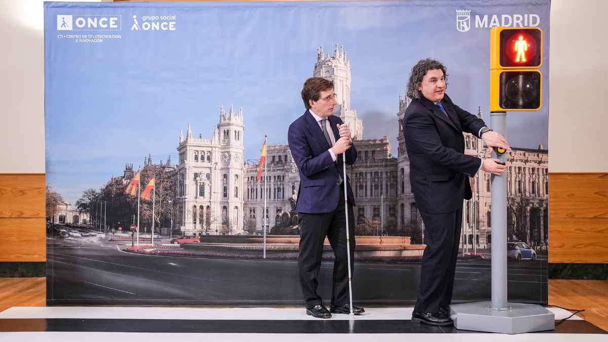 José Luis Martínez-Almeida presenta avisadores acústicos en semáforos para personas con discapacidad visual en Madrid