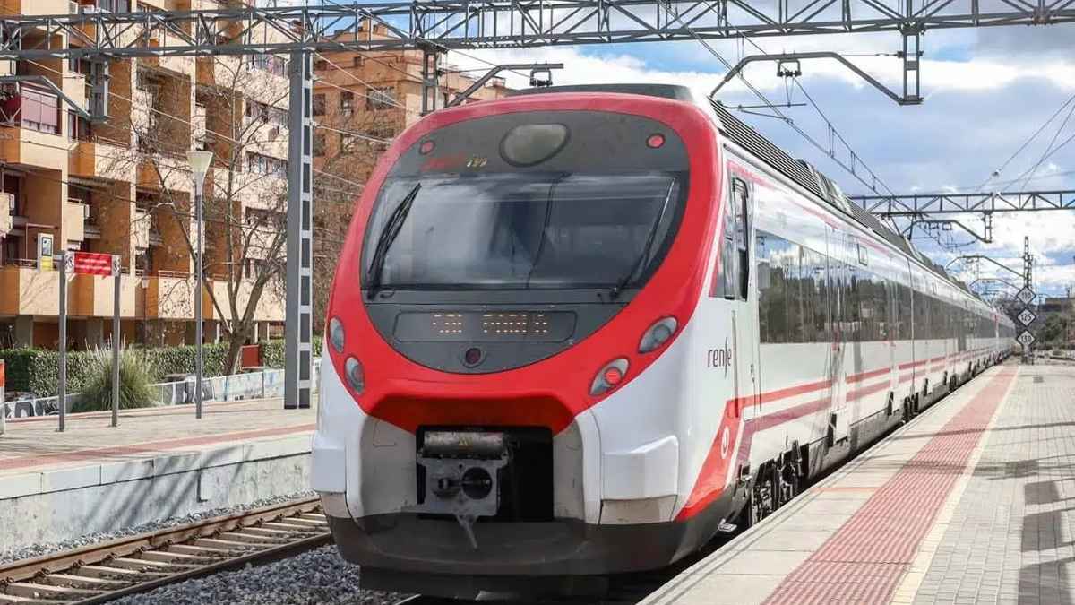 Tren de Cercanías Renfe de la línea C-4 en estación de Madrid antes de recuperar sus frecuencias habituales entre Parla y Getafe Sector 3