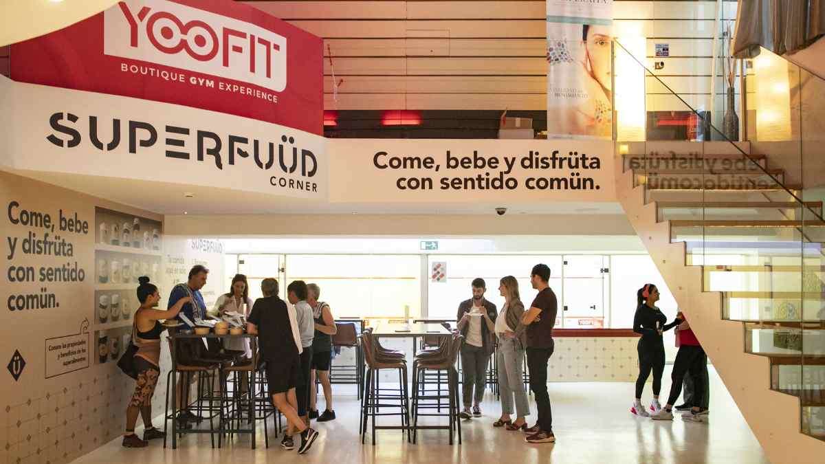 Restaurante Superfuüd en Malasaña donde se puede comer y entrenar en el mismo espacio con gimnasio en la planta superior