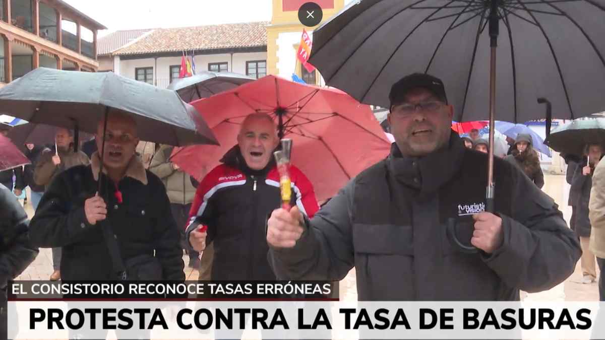 Protesta vecinal contra la tasa de basuras tras detectar cobros indebidos en un ayuntamiento de Madrid