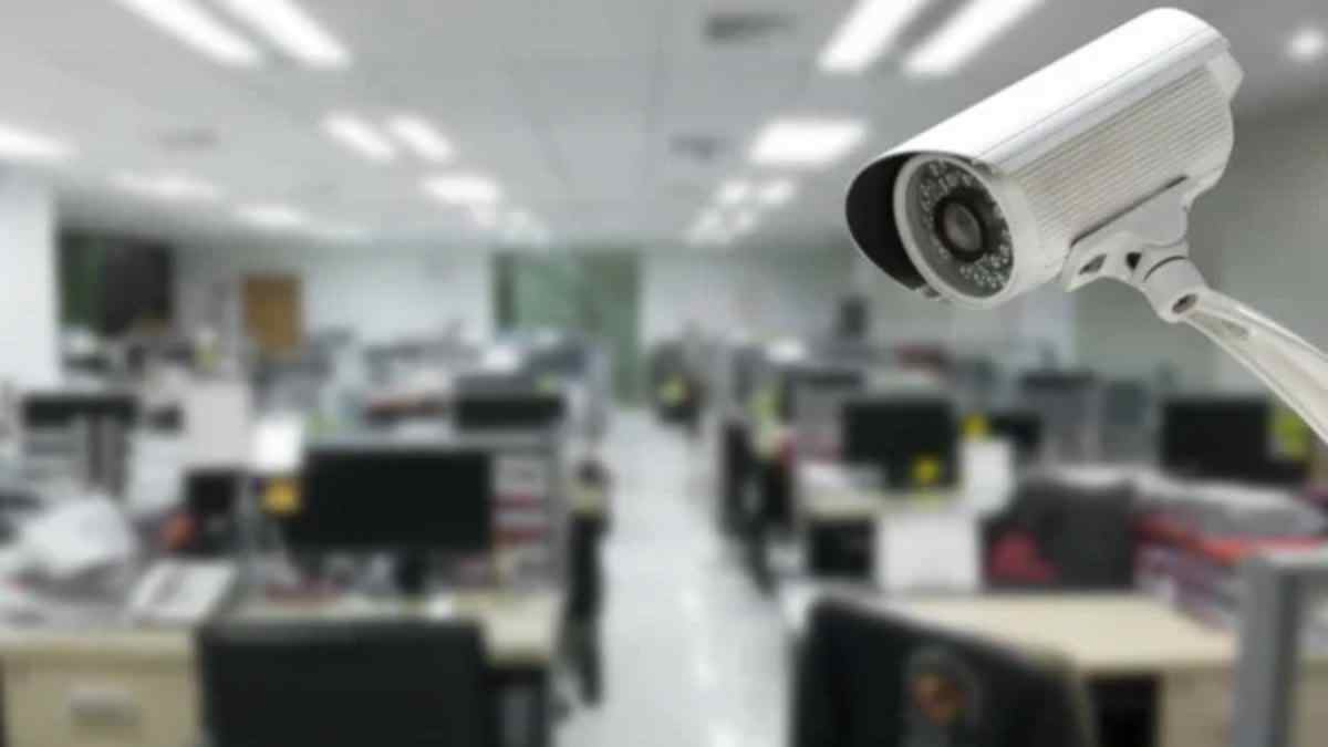 Cámara de videovigilancia en una oficina según el Estatuto de los Trabajadores sobre la legalidad en la empresa