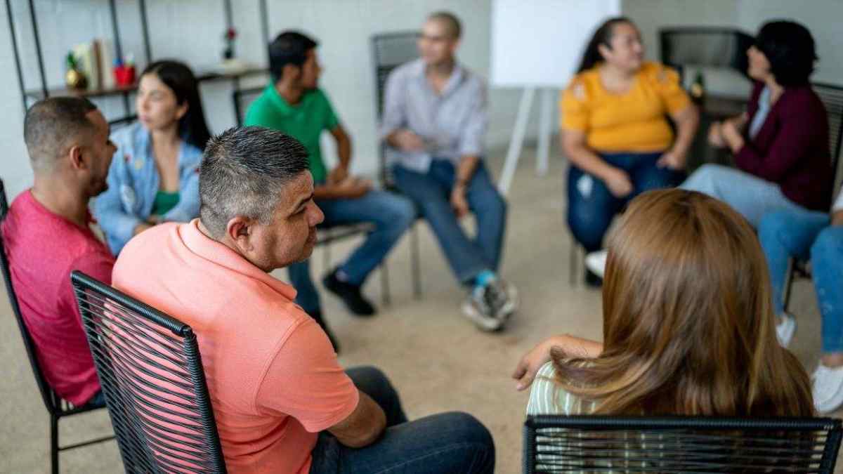 Reunión de vecinos en junta de comunidad por nombramiento de presidente según la Ley de Propiedad Horizontal