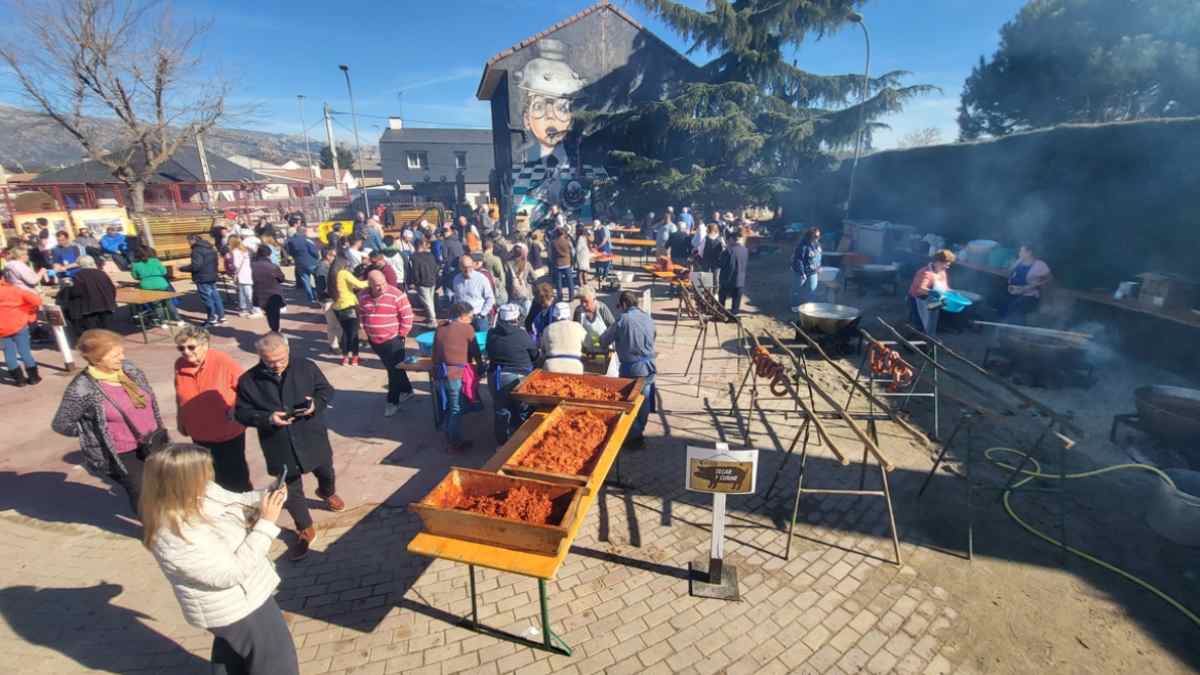 Vecinos participan en la Fiesta de la Matanza de Moralzarzal con exhibiciones y degustaciones tradicionales