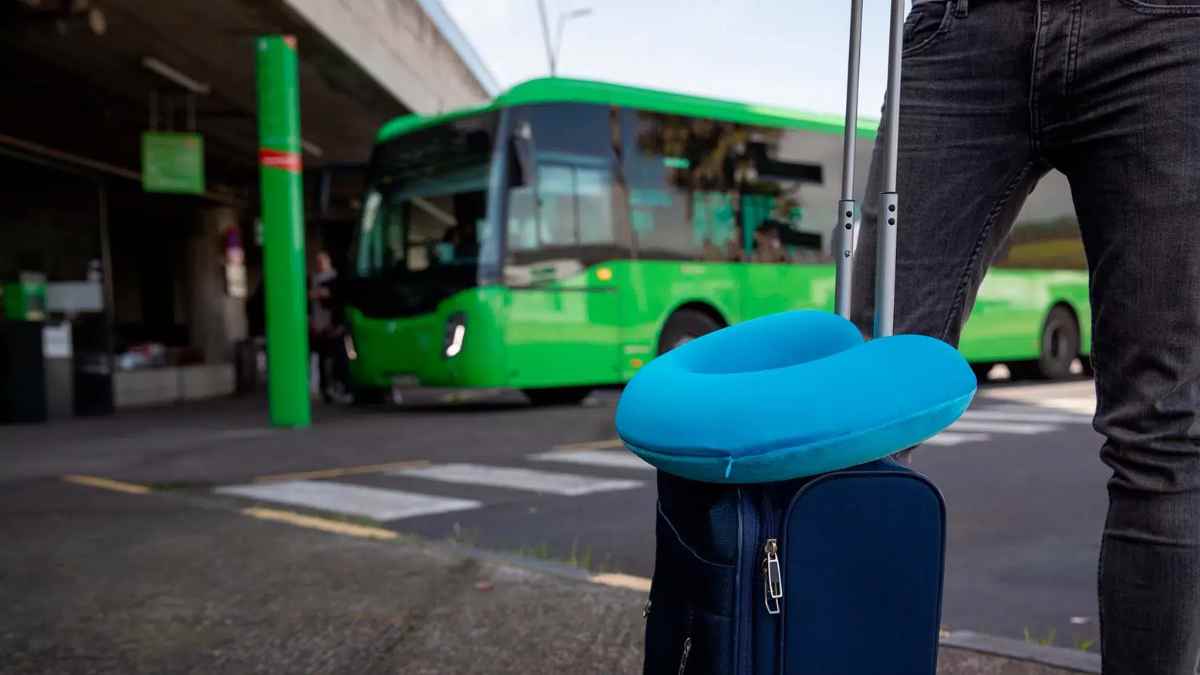 Maleta pequeña permitida en autobús interurbano de Madrid según las nuevas normas