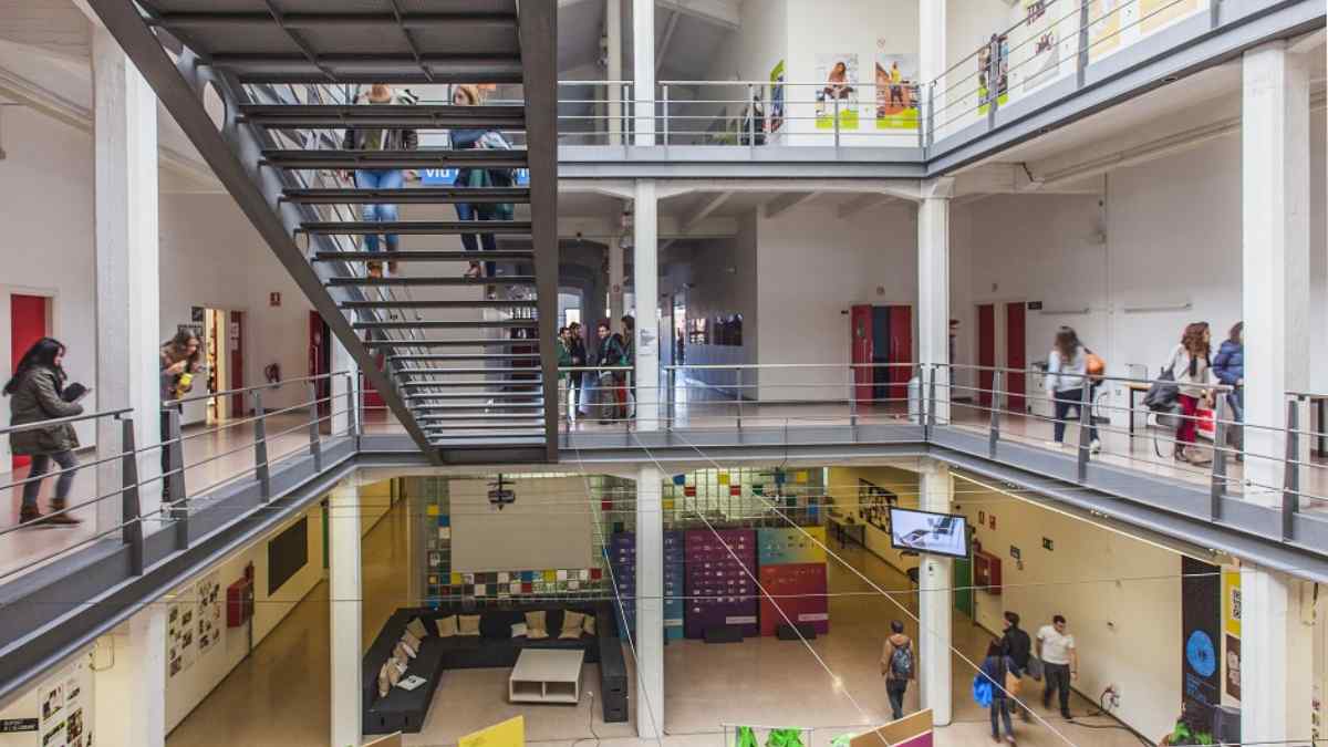 Estudiantes de Diseño de Moda en prácticas externas en SIC MODA tras el convenio publicado en el BOCM