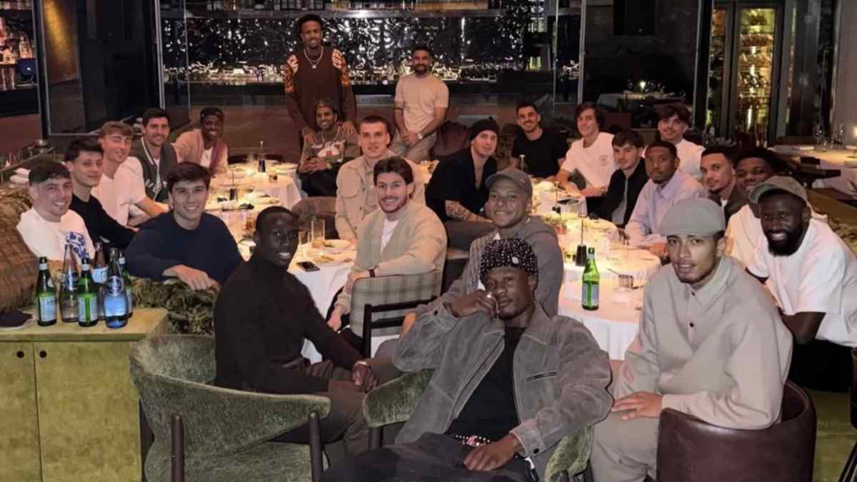 Jugadores del Real Madrid cenando en el restaurante 61, el club clandestino de moda en Madrid