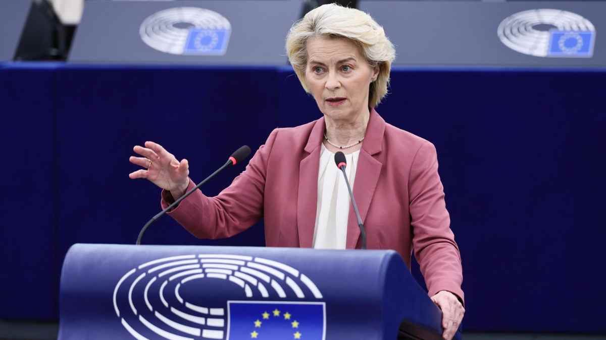 Ursula von der Leyen en el Parlamento Europeo anunciando medidas para bajar los impuestos de la luz y reducir la factura eléctrica