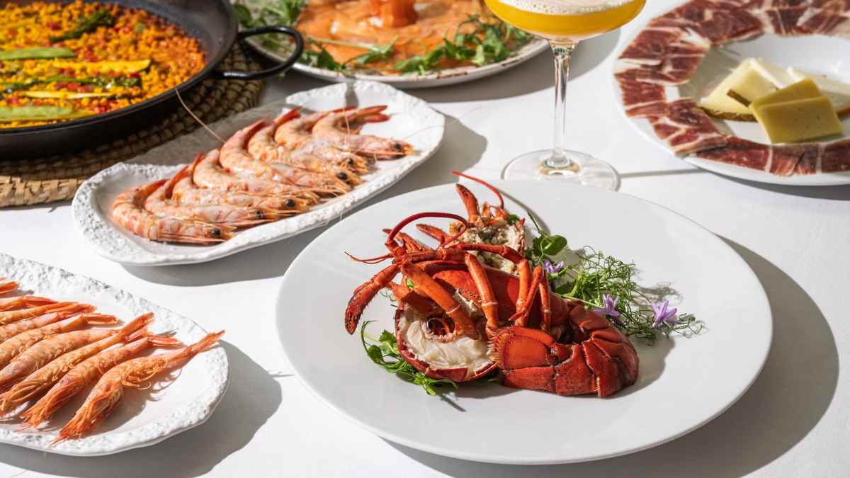 Brunch de lujo en Madrid con langosta, marisco, jamón ibérico y paella