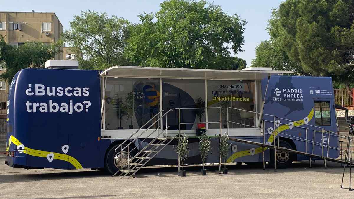 Bus del empleo de Madrid ofreciendo trabajo sin cita previa en varios distritos