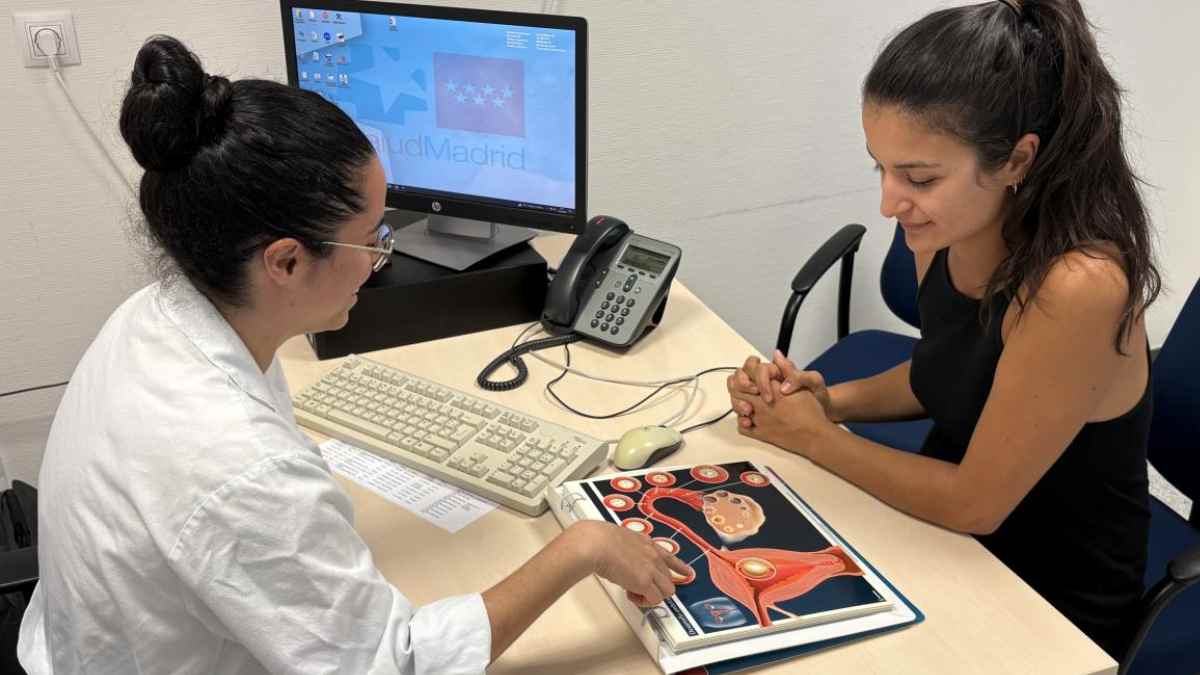 Consulta ginecológica accesible con lengua de signos en el Hospital de Parla