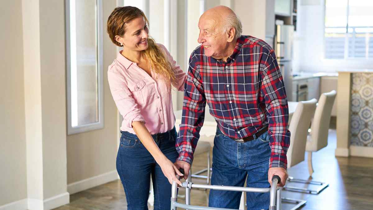 Deducción en la Renta en Madrid por cuidar a padre mayor de 65 años en el domicilio familiar