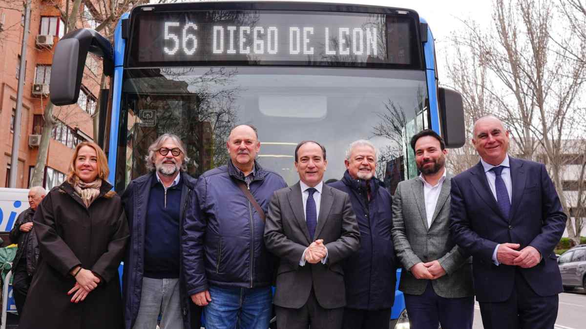 Autobús de la línea 56 de EMT Madrid durante la presentación de la ampliación del recorrido hasta el barrio de Numancia