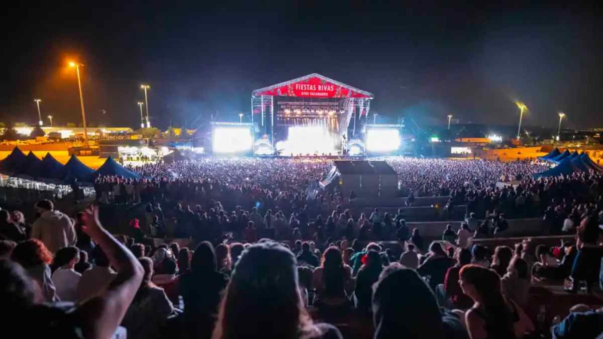 Concierto multitudinario en las Fiestas de Rivas Vaciamadrid durante la noche