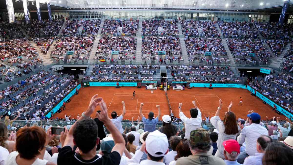 Público en la pista central del Mutua Madrid Open en la Caja Mágica durante un partido de tenis