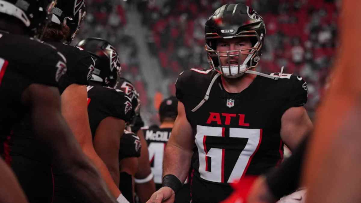 Jugadores de los Atlanta Falcons durante un partido de la NFL, equipo que jugará en el Santiago Bernabéu de Madrid en 2026.