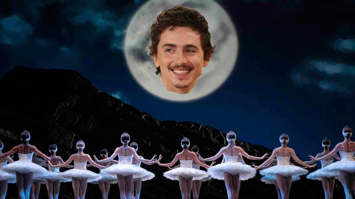 Timothée Chalamet sobre una luna mientras bailarinas de ballet actúan en escena, imagen usada tras la respuesta del Teatro Real