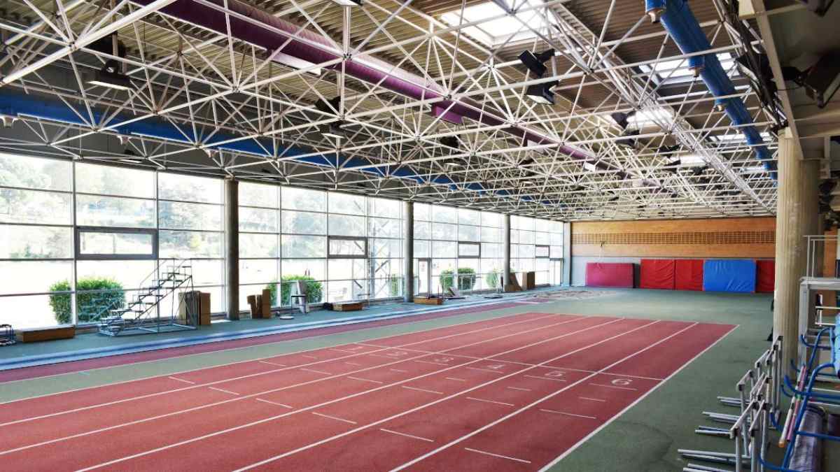 pista cubierta del Centro de Alto Rendimiento de Madrid donde entrenan deportistas becados del CSD
