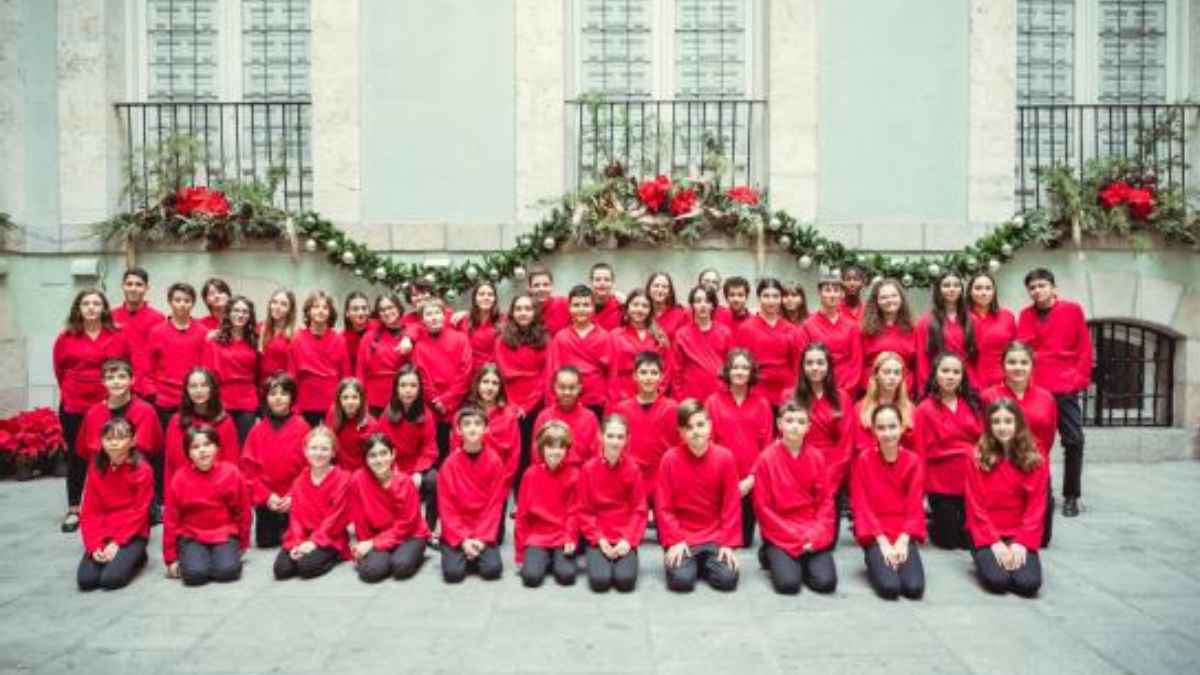 Coro de niños y jóvenes de la Comunidad de Madrid durante una actuación grupal