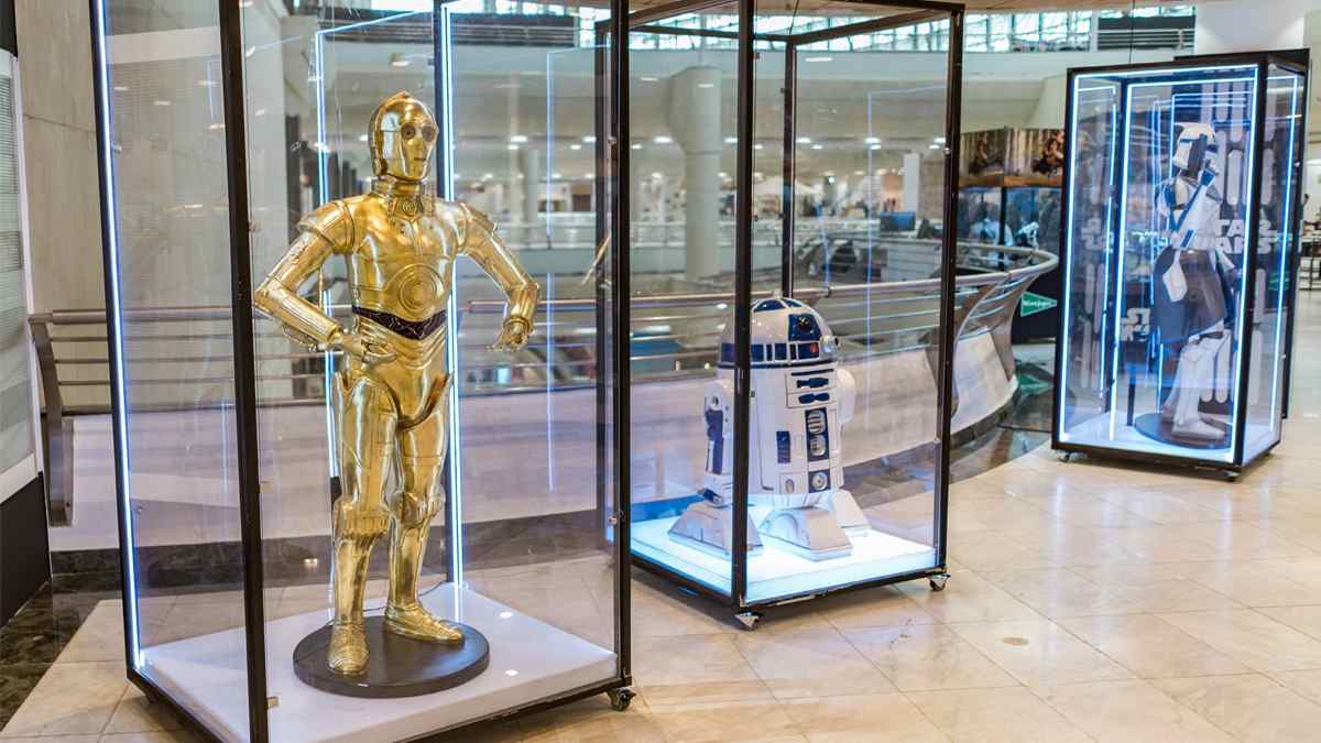 Figura de C-3PO y R2-D2 en la exposición de Star Wars en Madrid en Espacio Delicias