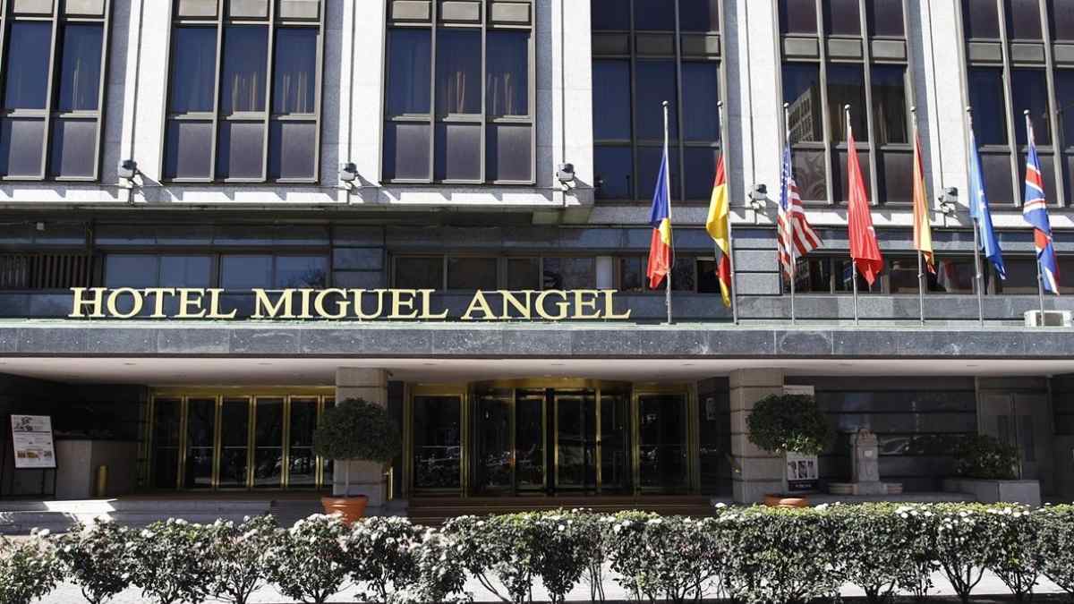 Hotel Miguel Ángel en Madrid donde se realiza la liquidación de muebles de lujo por reforma