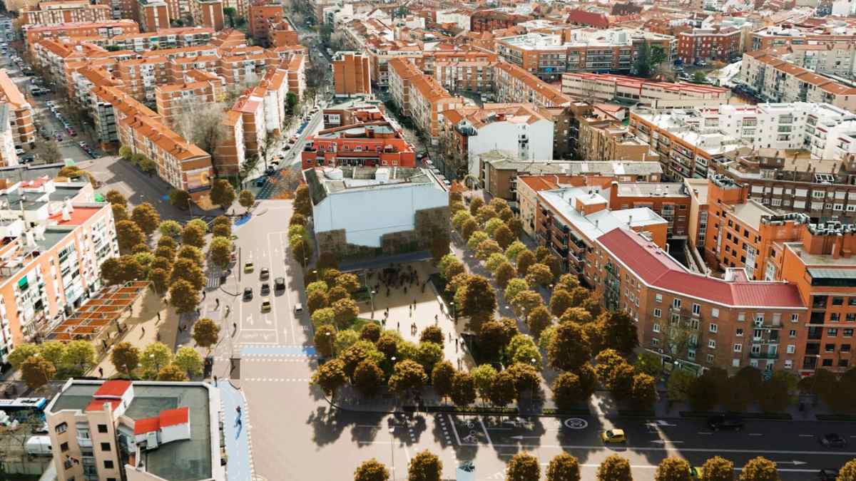 Vista aérea de la plaza de Oporto en Carabanchel antes de su reforma con nuevas zonas verdes y carril bici en Madrid