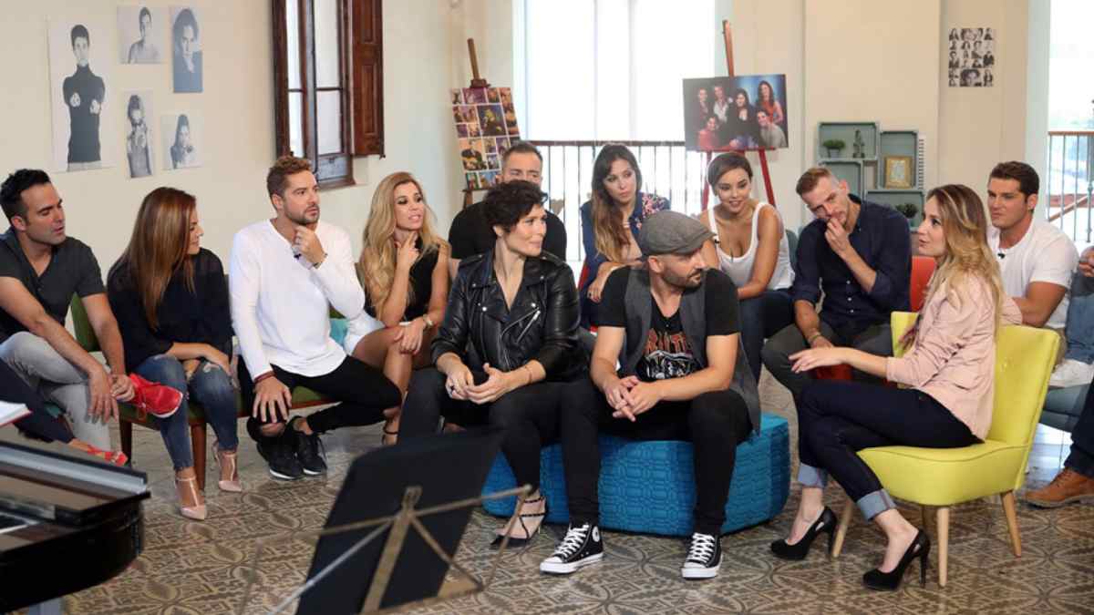concursantes de Operación Triunfo reunidos en la academia durante un encuentro previo al 25 aniversario